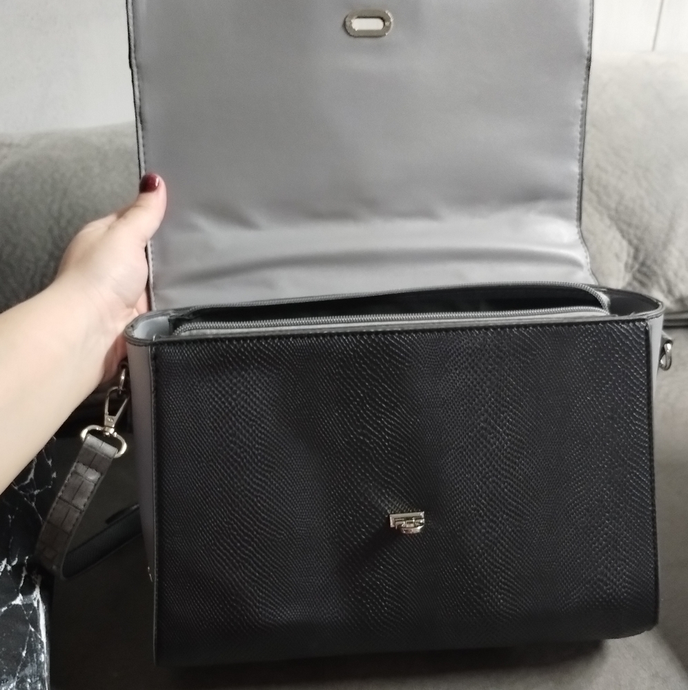Color Block Pattern Purse - Picture 8 of 13